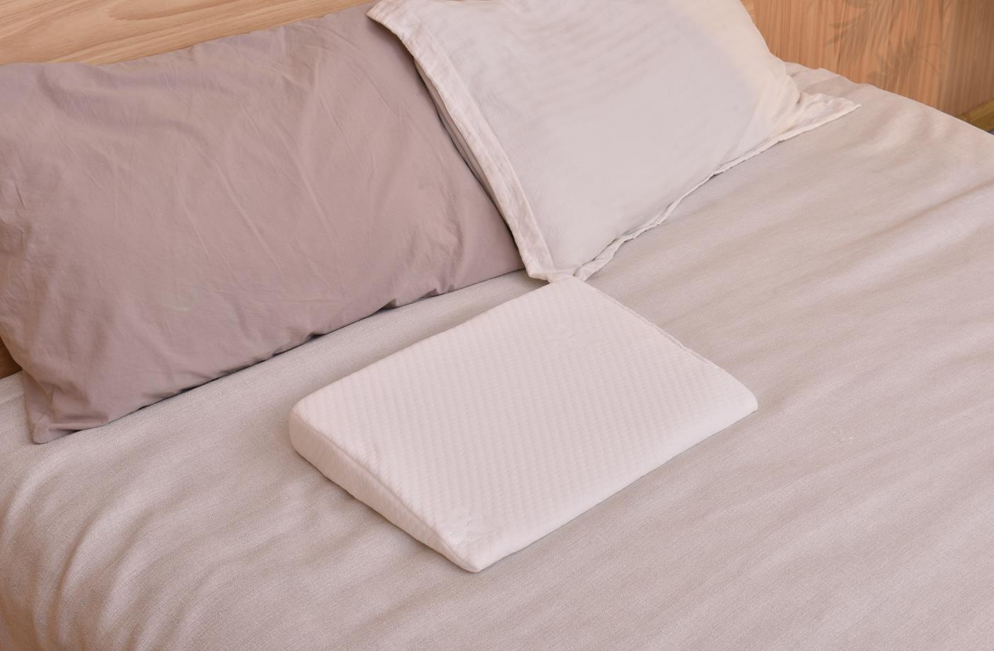 Baby Kawaii Anti Spitting Milk Slope Cushion Pillow Newborn Memory Pillow Lightweight, Breathable Non slip Baby Pillow