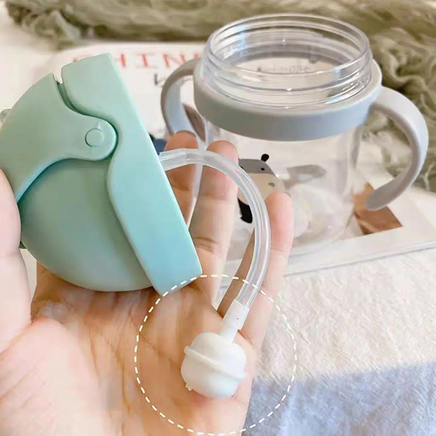 250 ml straw cup Cute cartoon bottle Baby water bottle Children's bottle Animal print training cup Boys and girls Inverted water